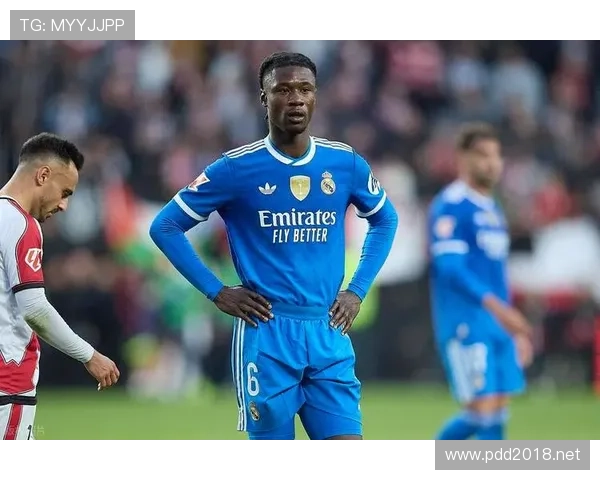 卡马文加改踢边后卫是否浪费其中场全能价值？