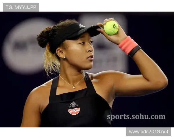 娜奥米·大阪今天又穿彩虹鞋出门，街头瞬间变明星红毯，普通人真养不起她这档次生活！