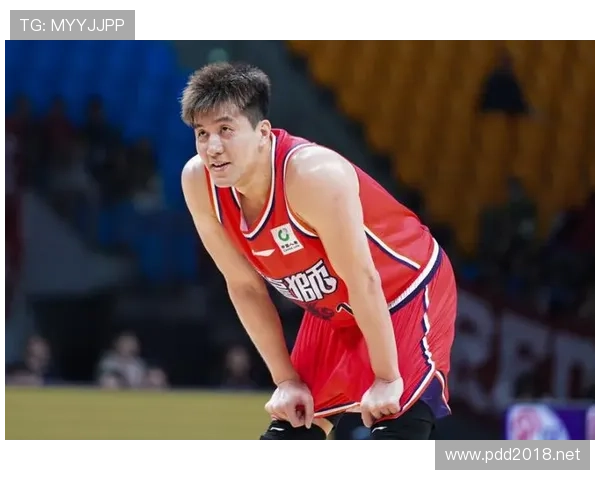 郭艾伦背个小包那牌子贵成这样，我当场就开始算年终奖还能不能活